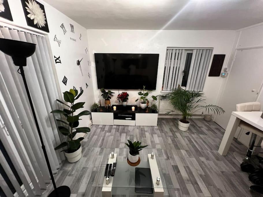 1-Bed Flat With Fast Wi-Fi In Prime Location 15Mins From Central London Exterior foto