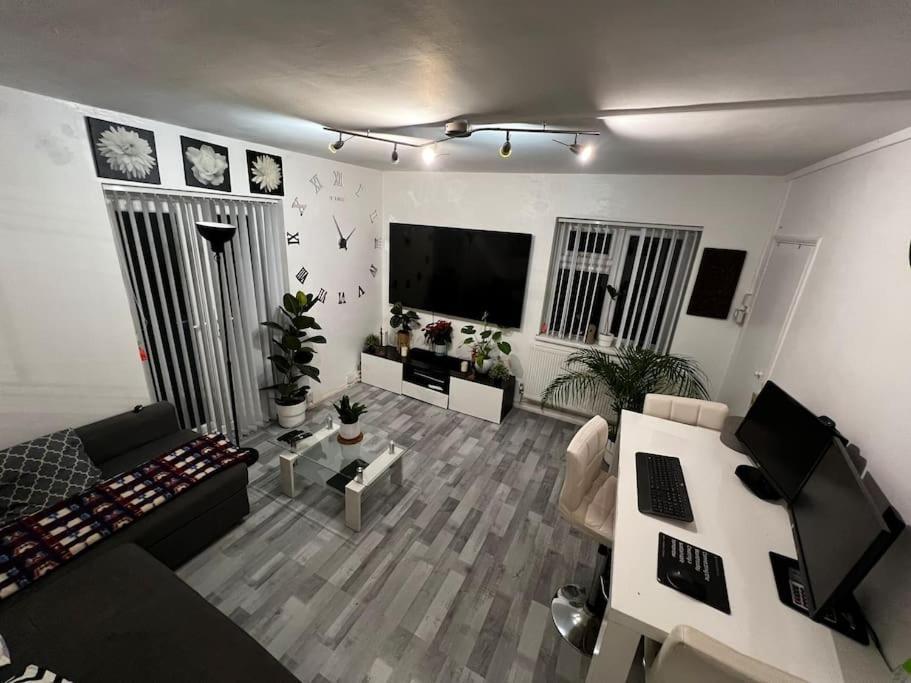 1-Bed Flat With Fast Wi-Fi In Prime Location 15Mins From Central London Exterior foto