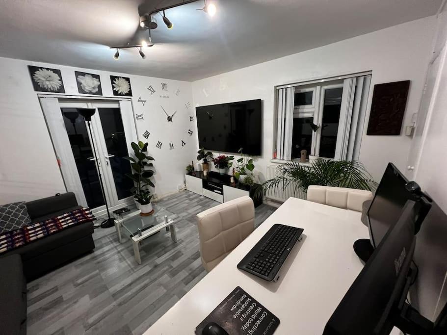 1-Bed Flat With Fast Wi-Fi In Prime Location 15Mins From Central London Exterior foto