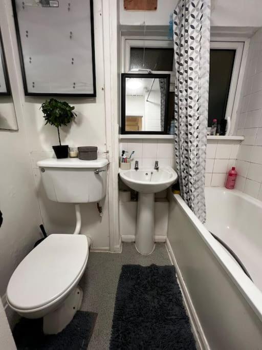 1-Bed Flat With Fast Wi-Fi In Prime Location 15Mins From Central London Exterior foto